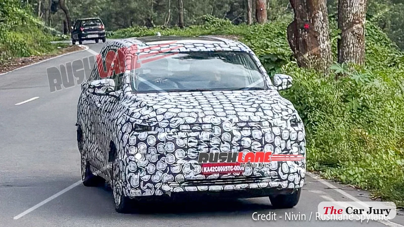 Innova Hycross Facelift Spied: Hilux-Style Front Coming to India's Best MPV